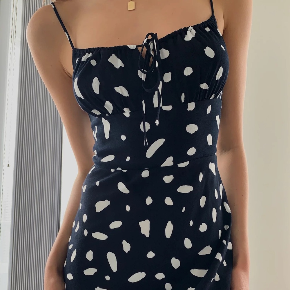 Aritzia Wilfred Bellow Dress